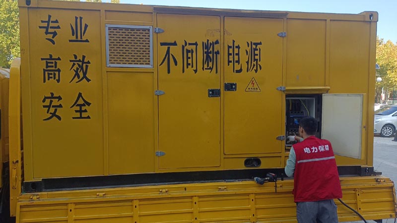 九合垸原种场柴油发电机组和UPS电源配合使用时，如何避免切换过程中的电力中断？